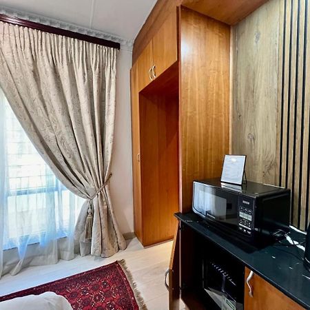 Forty 4 On Hoog Polokwane Dış mekan fotoğraf