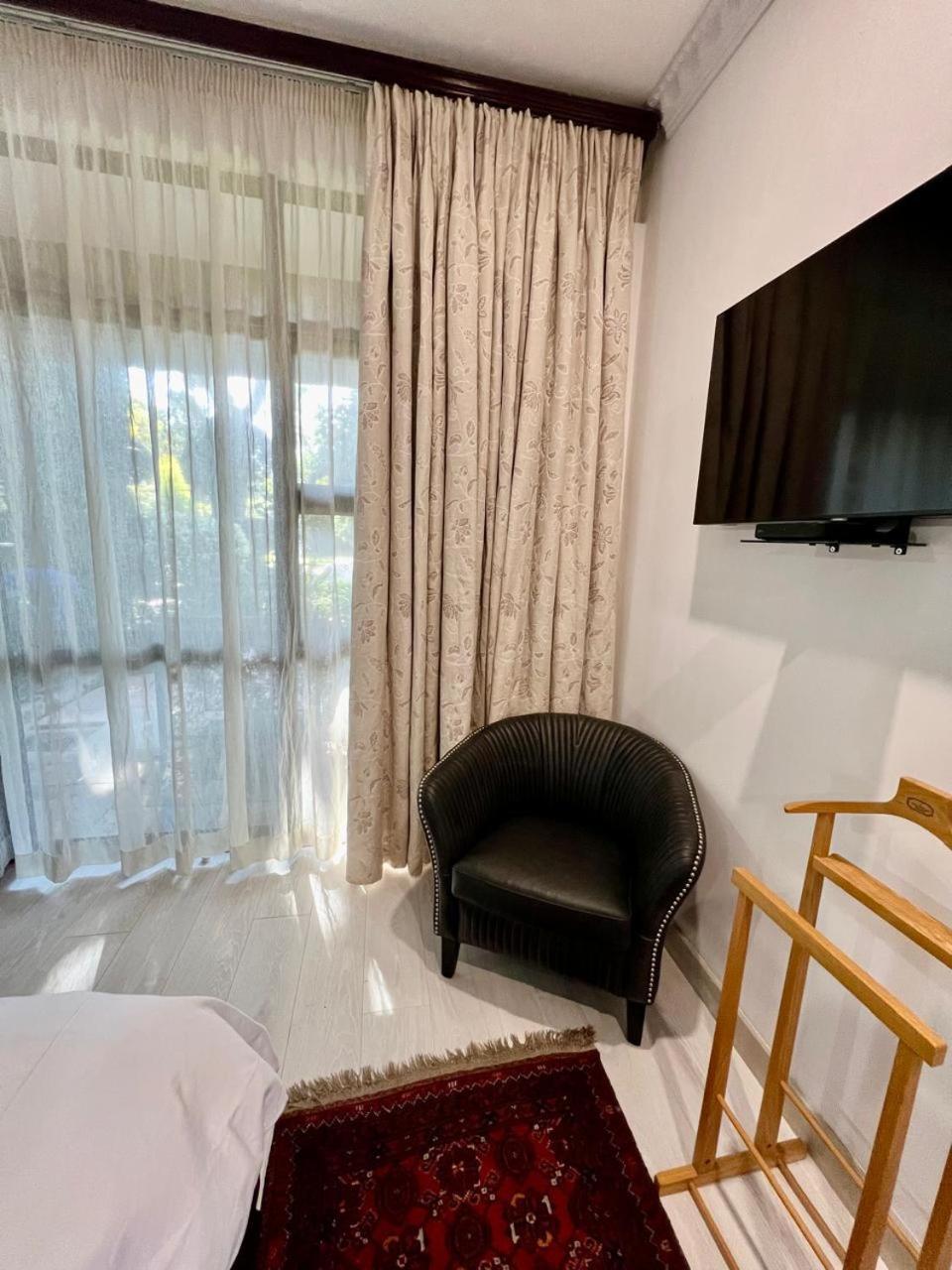 Forty 4 On Hoog Polokwane Dış mekan fotoğraf